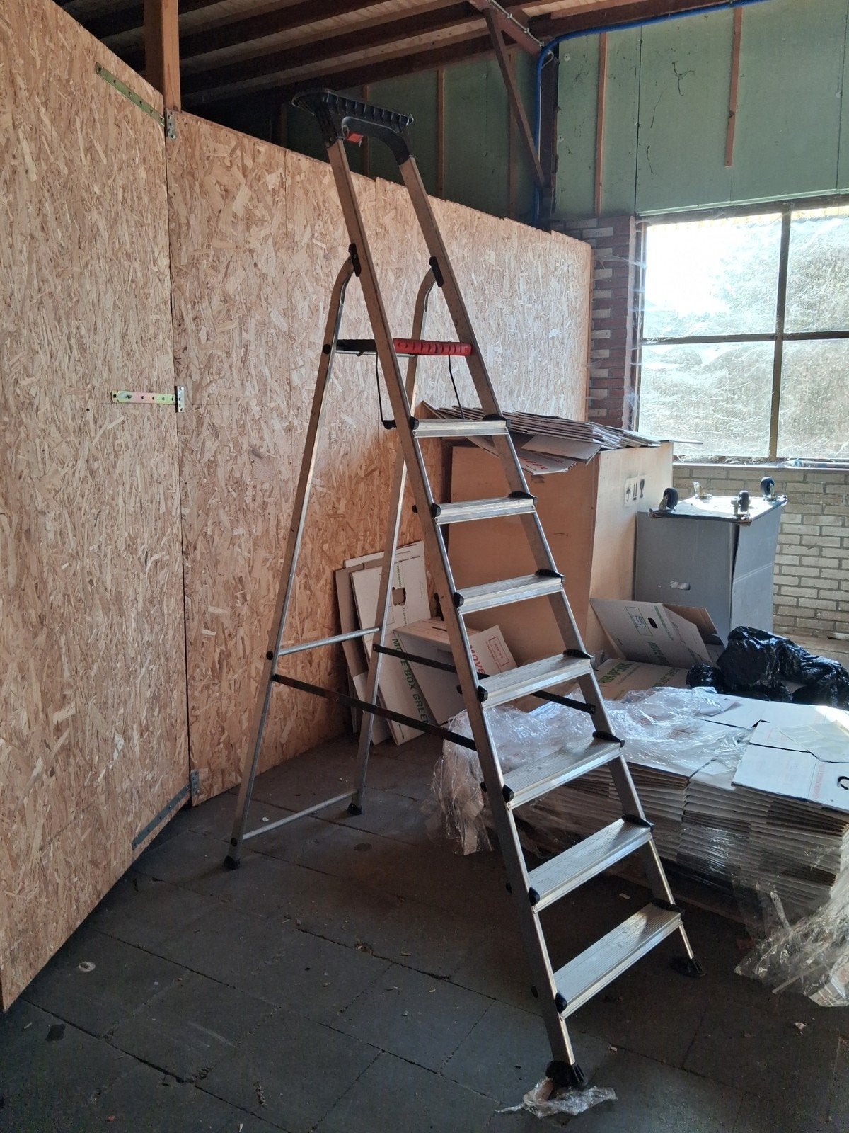 Altrex trap 8 treden in zeer goede staat, Ophalen, Trap, Zo goed als nieuw, Opvouwbaar of Inschuifbaar