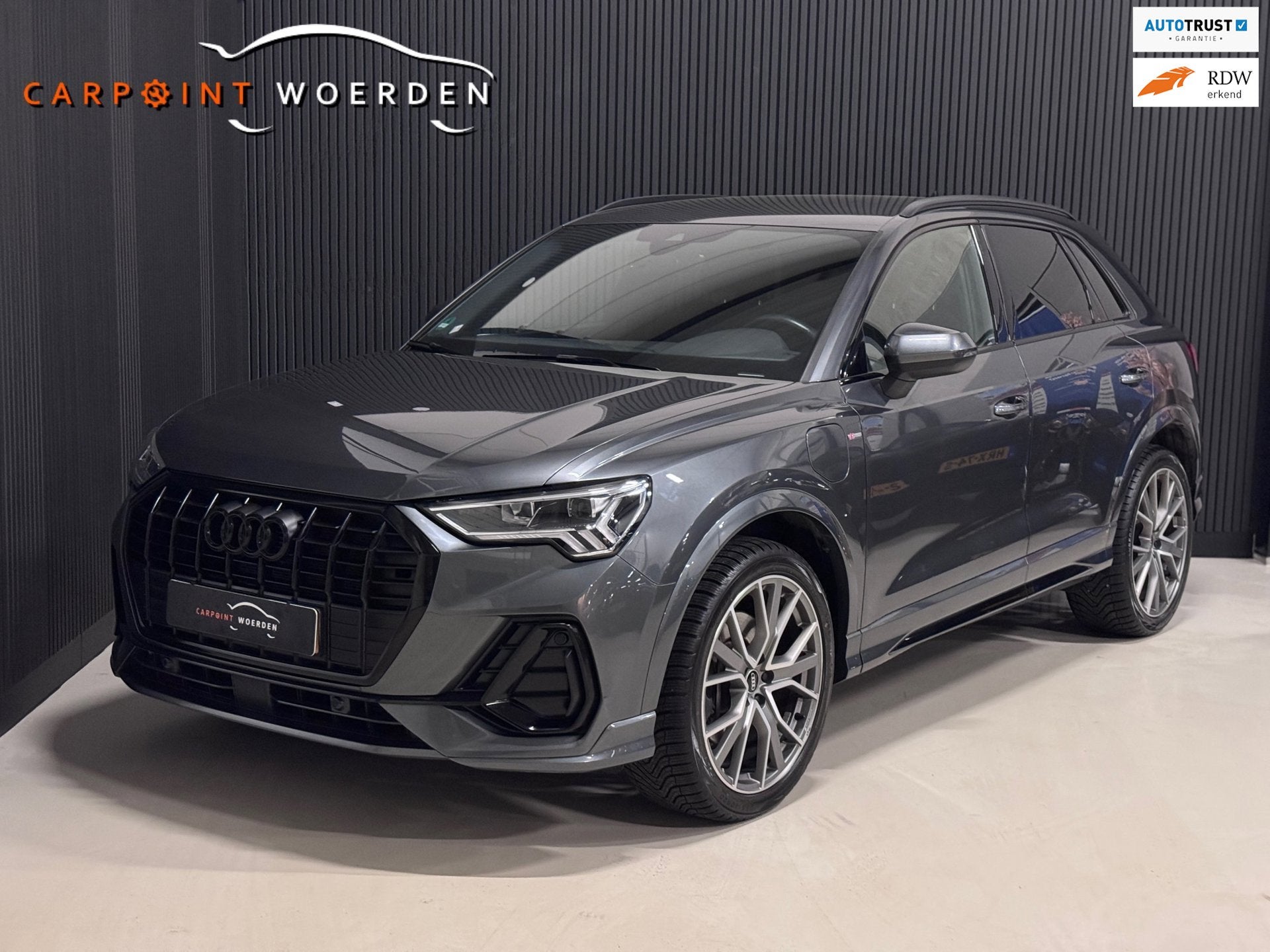 Audi Q3 45 TFSI e 3X S-LINE | LED | TREKHAAK | HYBRIDE, Auto's, Dealer onderhouden, Gebruikt, Leder en Stof, Hybride Elektrisch/Benzine