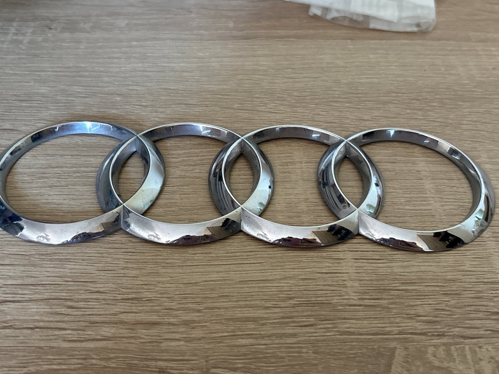 Audi logo 20 cm - Zo goed als nieuw, Ophalen of Verzenden, Zo goed als nieuw