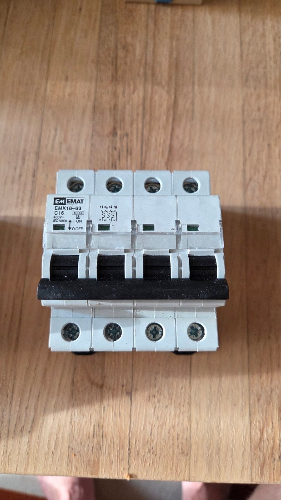 Diverse elektrische componenten: schakelaars, meters, relais, Ophalen of Verzenden, Gebruikt, Hager, Installatieautomaat