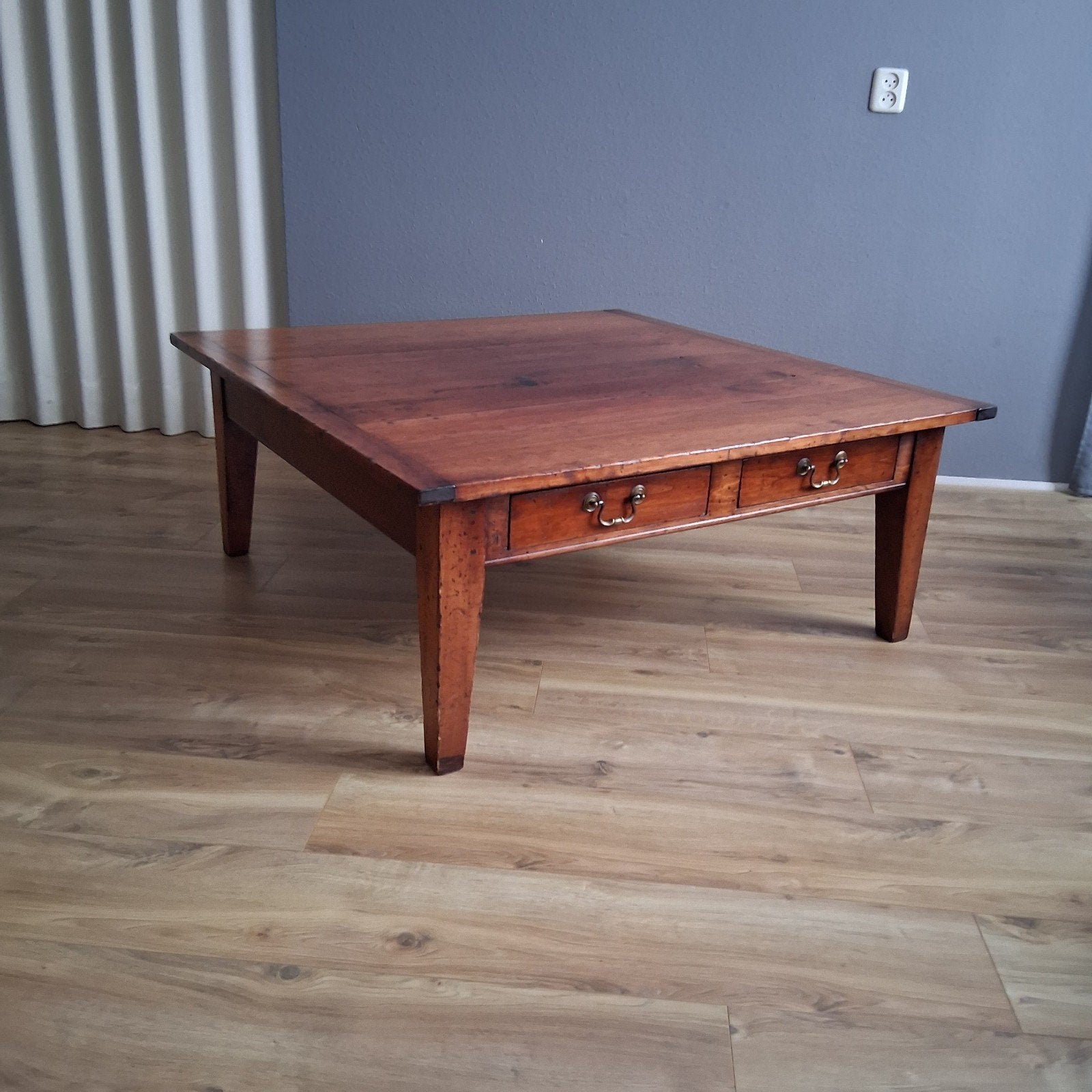 Antieke houten salontafel met lades, Antiek en Kunst, Antiek | Meubels | Tafels, Ophalen of Verzenden