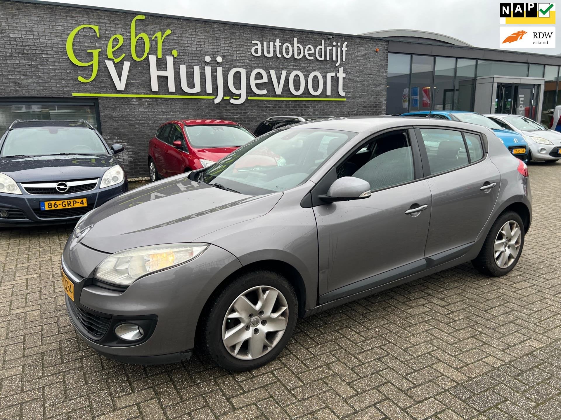 Renault Mégane 1.5 dCi Expression, Auto's, Renault, Euro 5, Stof, Gebruikt, Zwart