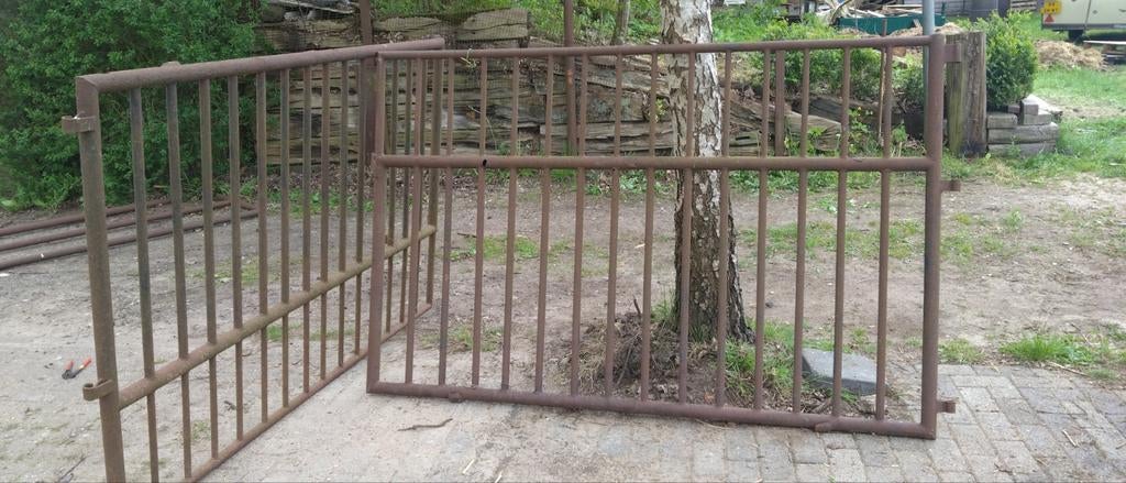 Robuust ijzeren hekwerk met poort - Gebruikt, Tuin en Terras, Tuinhekken en Hekwerk, Ophalen, Met poort, Gebruikt, Spijlenhekwerk