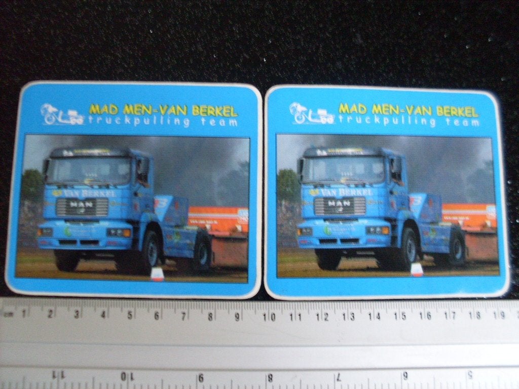 2x sticker mad men van Berkel truckpulling team man logo, Verzamelen, Verzenden, Zo goed als nieuw, Sport