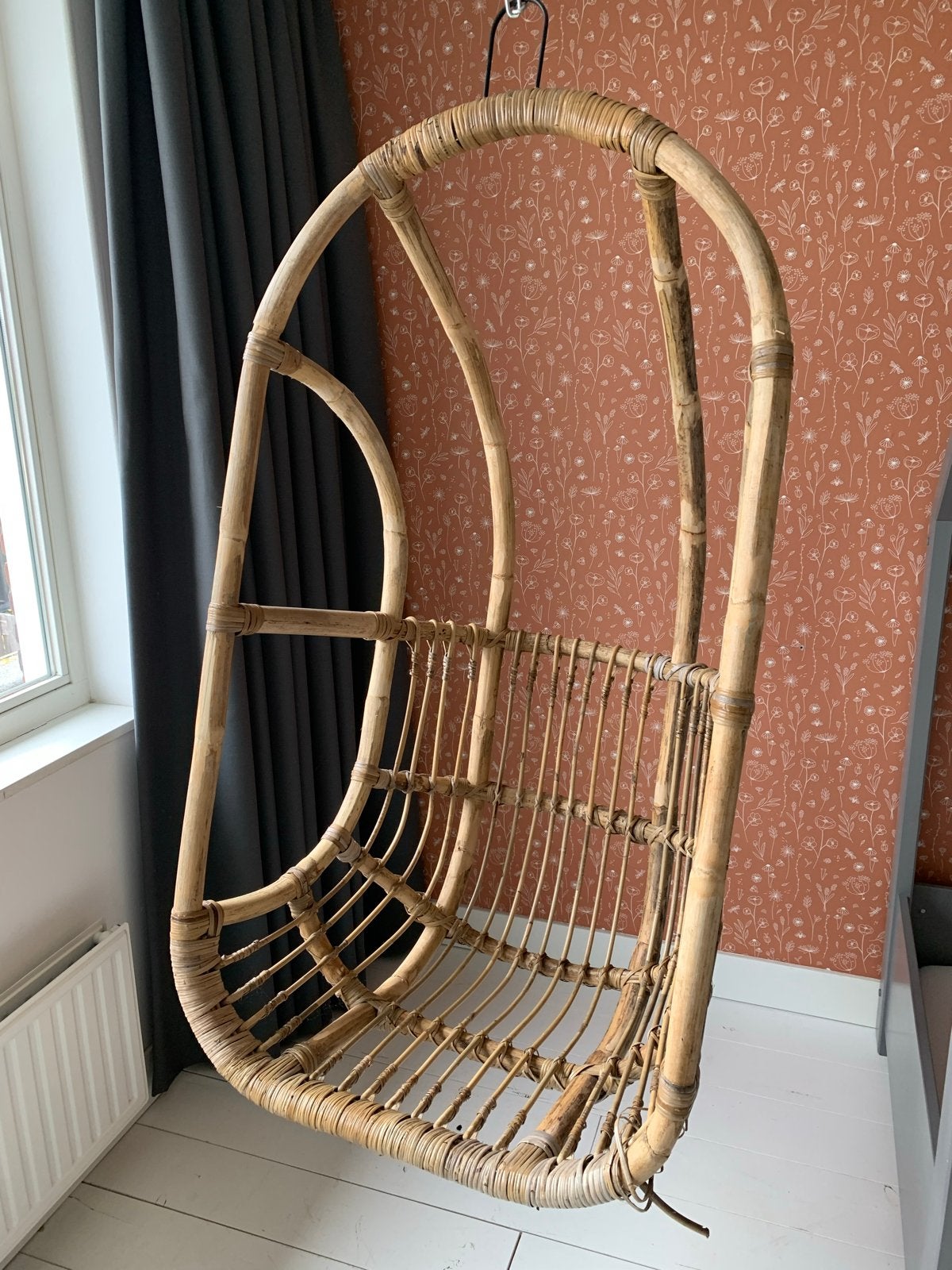 Rotan Hangstoel - Comfortabel en Stijlvol, Huis en Inrichting, Stoelen, Gebruikt, Bruin, Riet of Rotan, Ophalen of Verzenden
