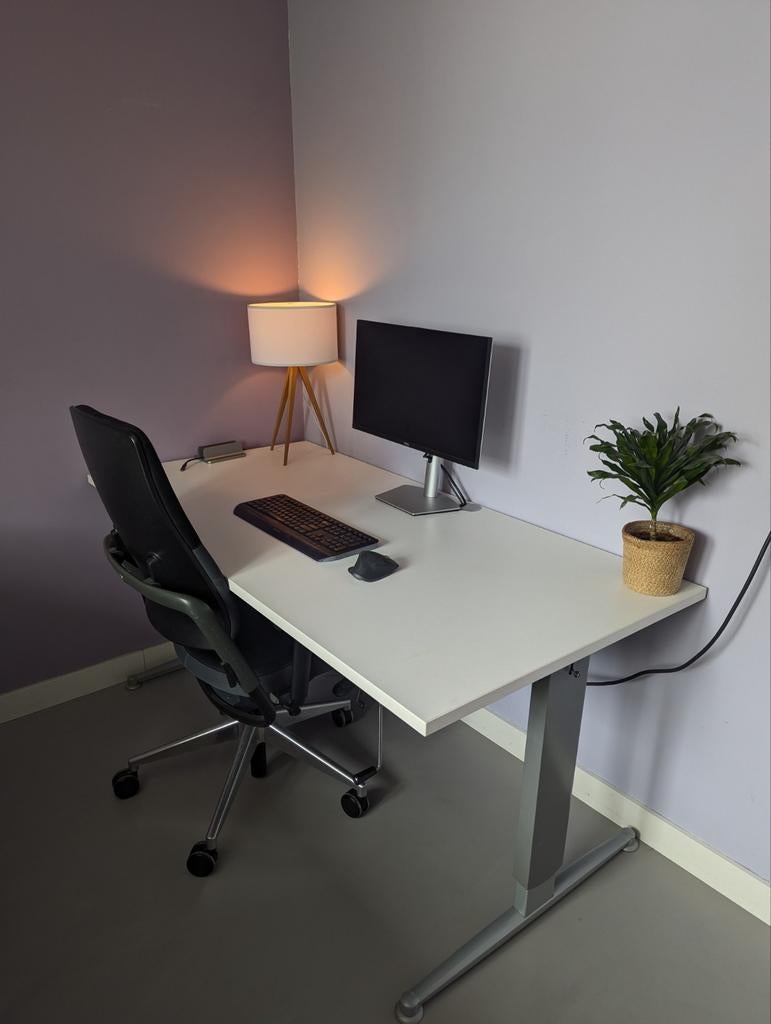 In hoogte verstelbaar bureau (180x90), Huis en Inrichting, Bureaus, Ophalen, Gebruikt, 180 cm, In hoogte verstelbaar