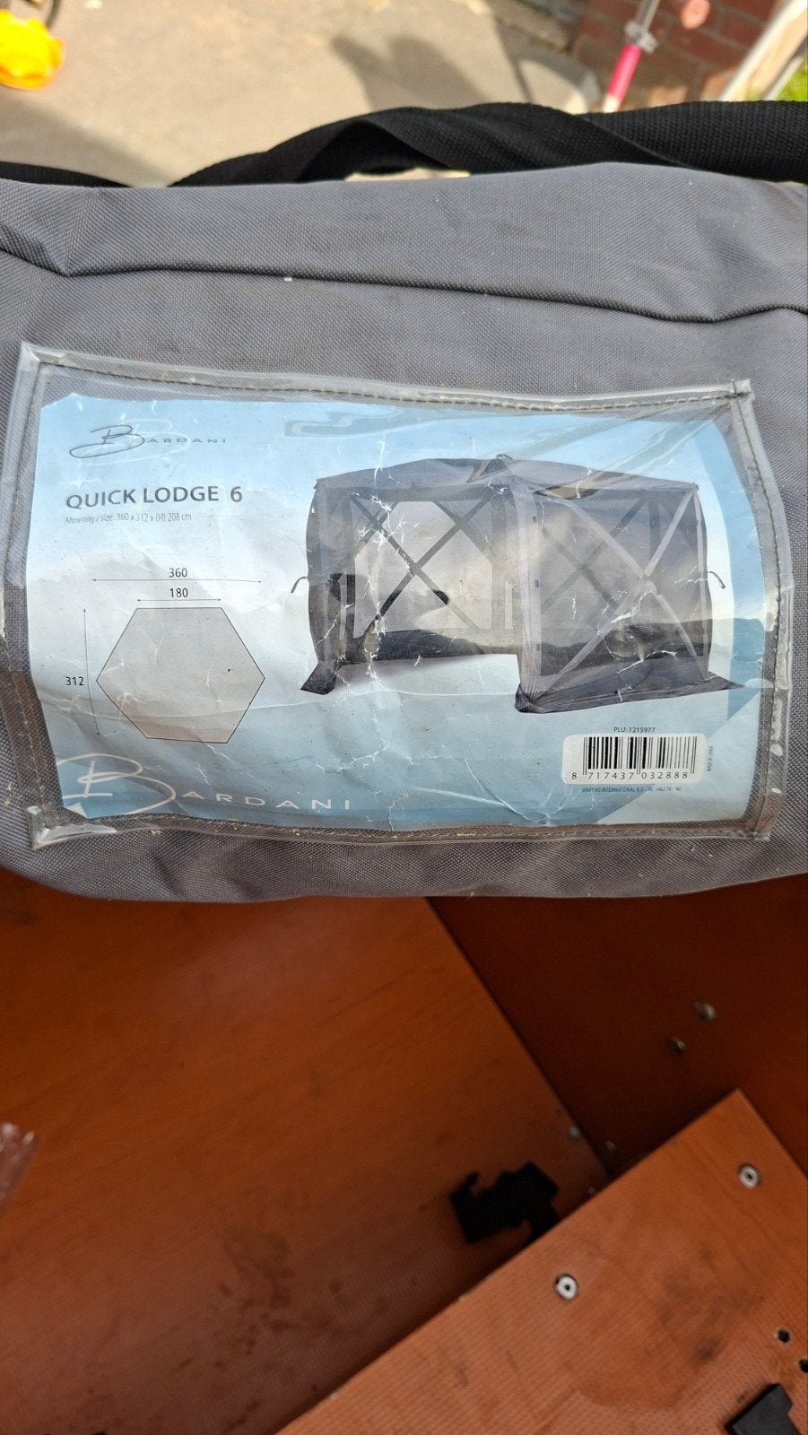 Quick Lodge 6, Ophalen, Zo goed als nieuw