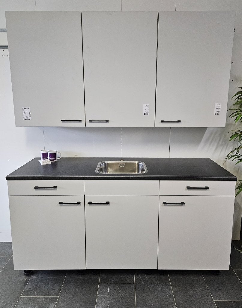 Bruynzeel Keuken Kristal Grijs 180cm – Nieuw compleet €1.395, Enkelwandige keuken, Zo goed als nieuw, Kunststof, Grijs