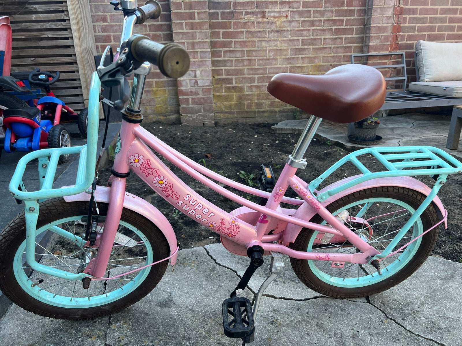 Roze kinderfiets met mandje en bagagedrager, Fietsen en Brommers, Fietsen | Kinderfietsjes, Ophalen, Gebruikt, Velgrem, 16 tot 20 inch