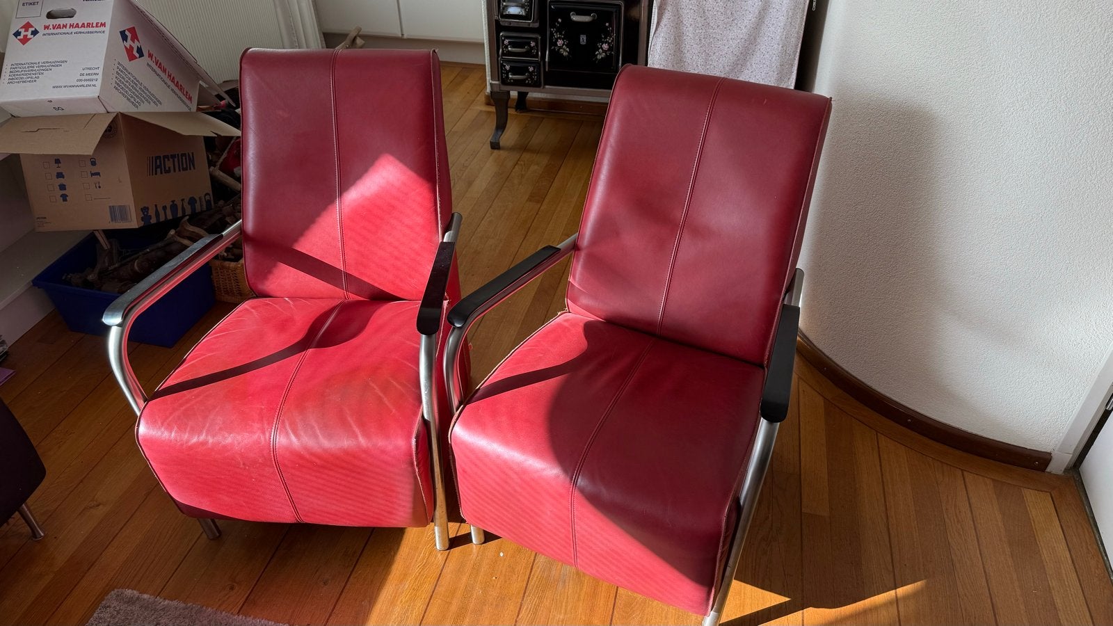 2x Jess Design fauteuils rood leer met metalen frame, Ophalen, Gebruikt, 50 tot 75 cm, Leer