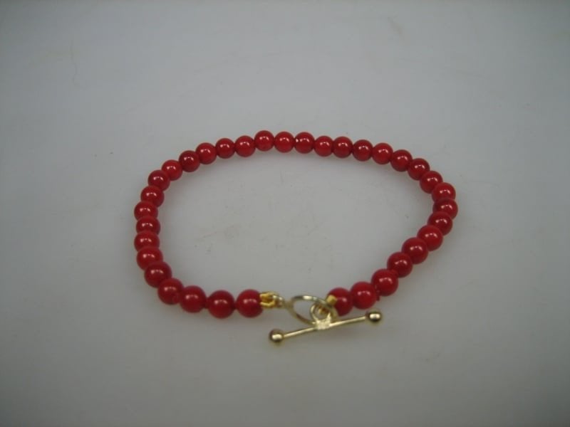 Antieke Bloedkoralen Baby Armbandje met Goud kapitteltokje, Sieraden, Tassen en Uiterlijk, Kindersieraden, Verzenden, Nieuw, Overige kleuren