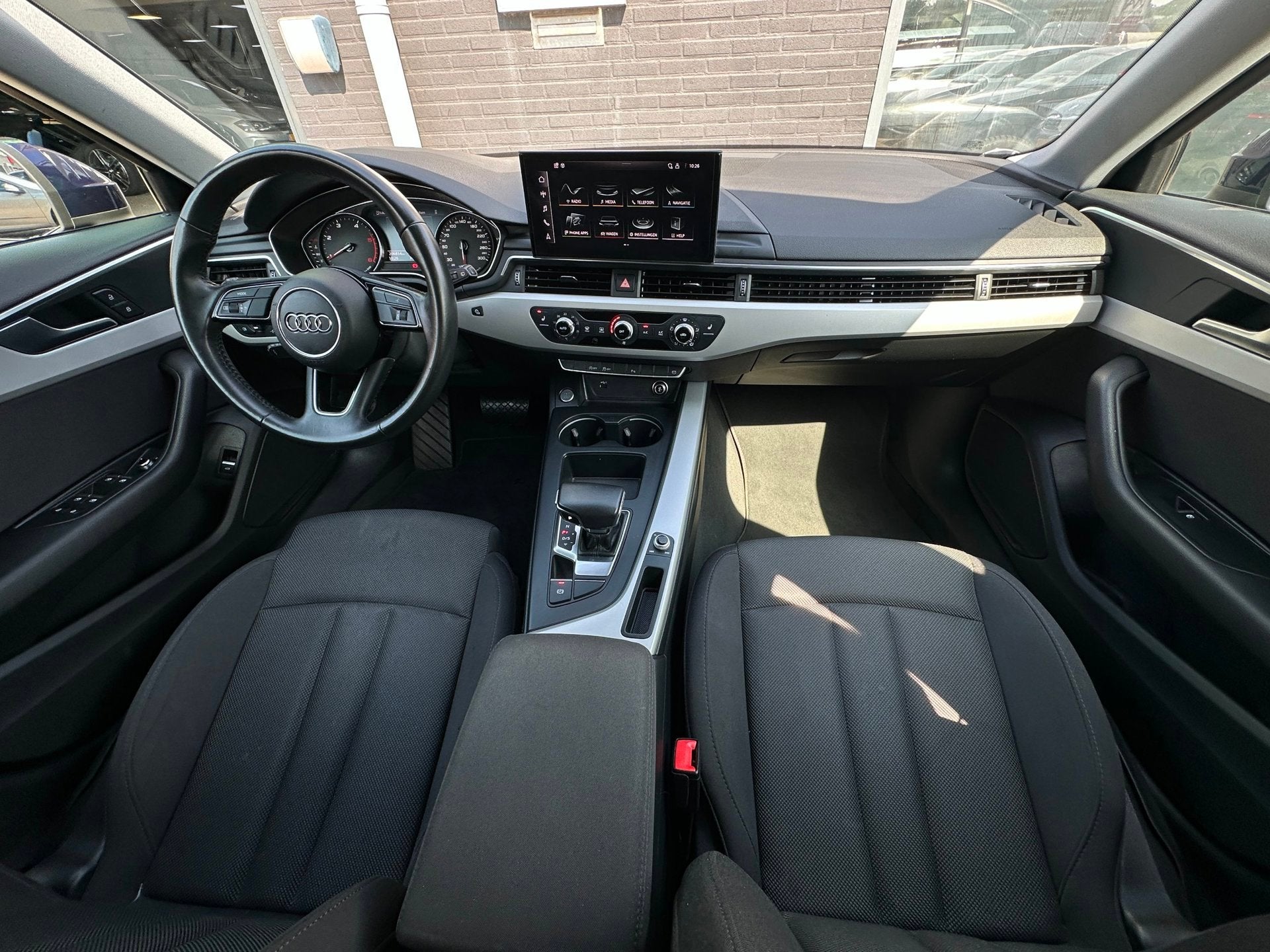 Audi A4 AVANT 35 TDI Launch edition Sport/CARPLAY/LEDER/NAVI, Auto's, Audi, 136 pk, Gebruikt, Euro 6, 4 cilinders