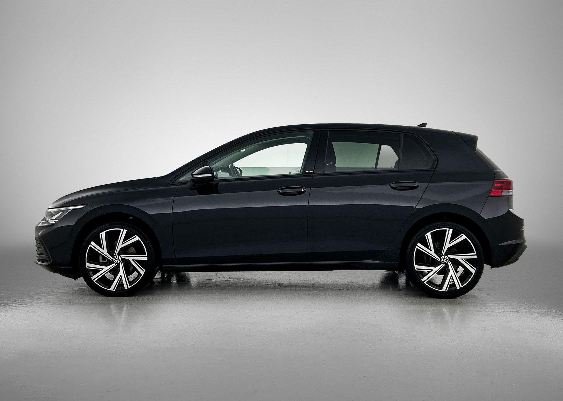 Volkswagen Golf 1.5 eTSI R-Line Business 150 PK | Automaat |, Auto's, 12 maanden, 4 cilinders, Zwart, Bedrijf