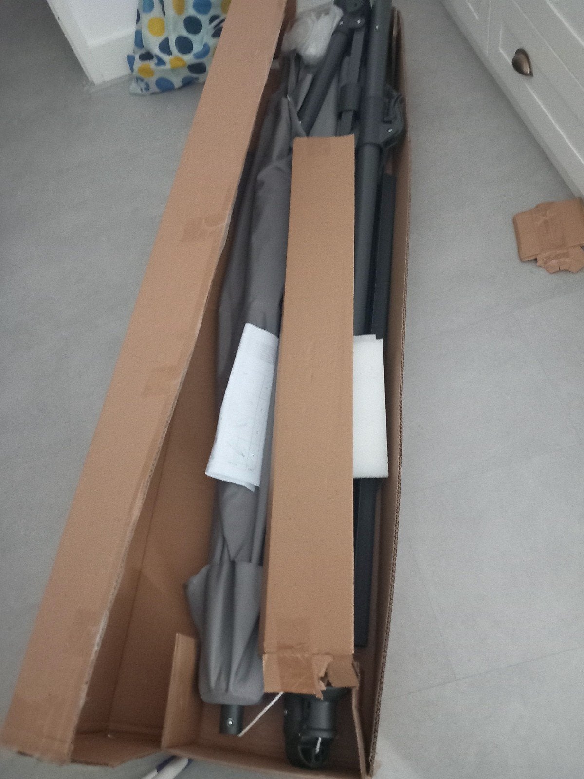 Te koop nieuwe in de doos zweefparasol 3/3, Ophalen, Nieuw, Zweefparasol