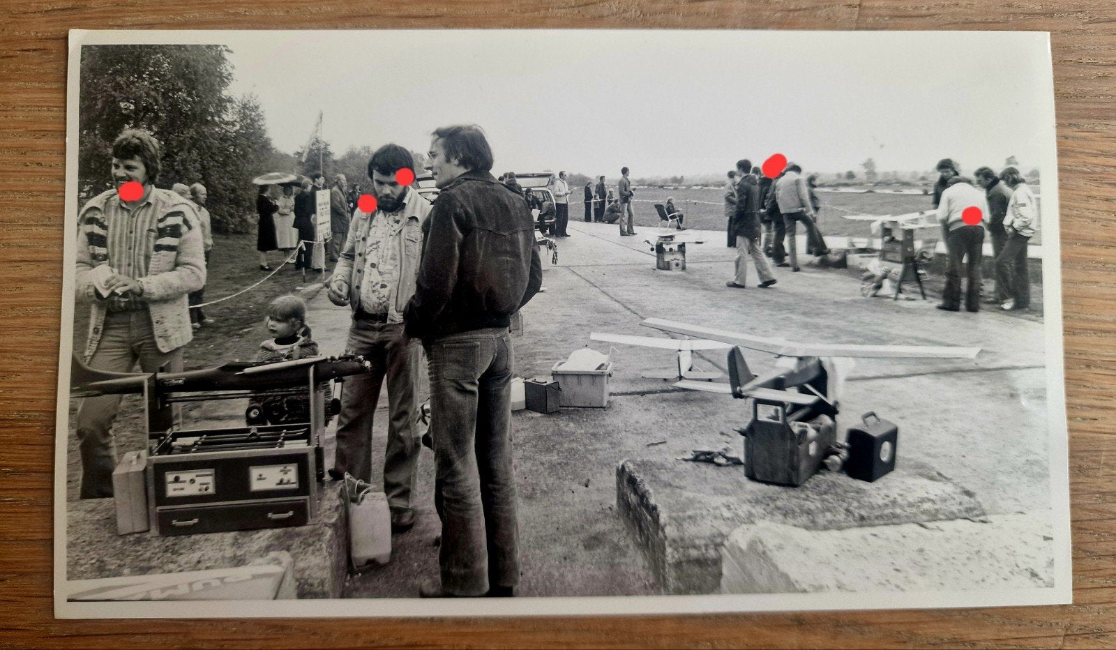 grote scherpe foto Soesterberg tankbaan modelvliegtuigen, Ophalen of Verzenden, 1960 tot 1980, Overige onderwerpen
