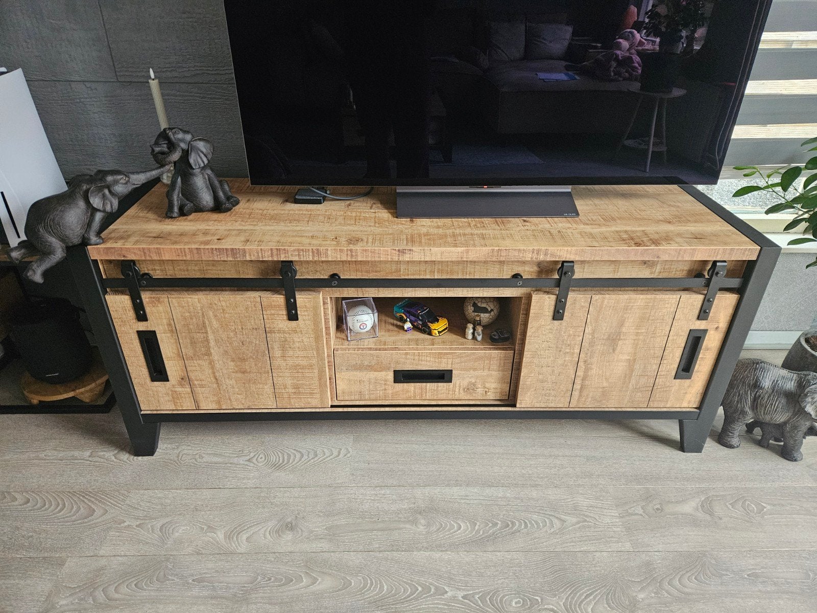 Stoer TV-meubel met schuifdeuren - Industrieel design, 100 tot 150 cm, Zo goed als nieuw, Minder dan 100 cm, Industrieel