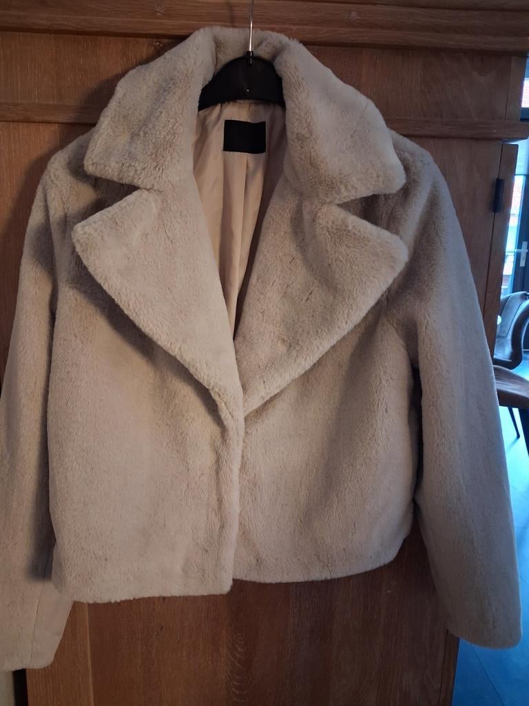 Nieuw C&A kort bontjasje maat 38 lichtbeige, Kleding | Dames, Jassen | Winter, Ophalen of Verzenden, Nieuw, Maat 38/40 (M), Beige
