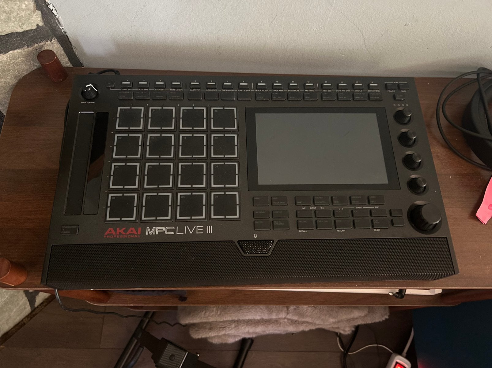 Akai MPC live 3 incl 24 betaalde plugins en garantie, Muziek en Instrumenten, Samplers, Ophalen of Verzenden, Zo goed als nieuw