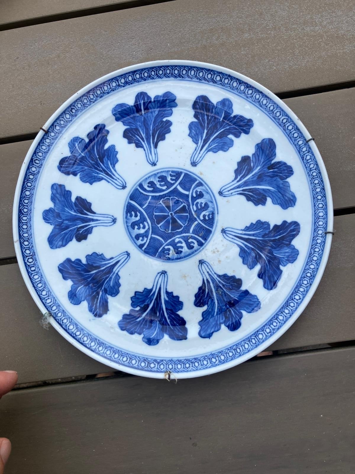 Antiek Chinees Blauw-Wit Porseleinen Bord met Bladmotief, Ophalen