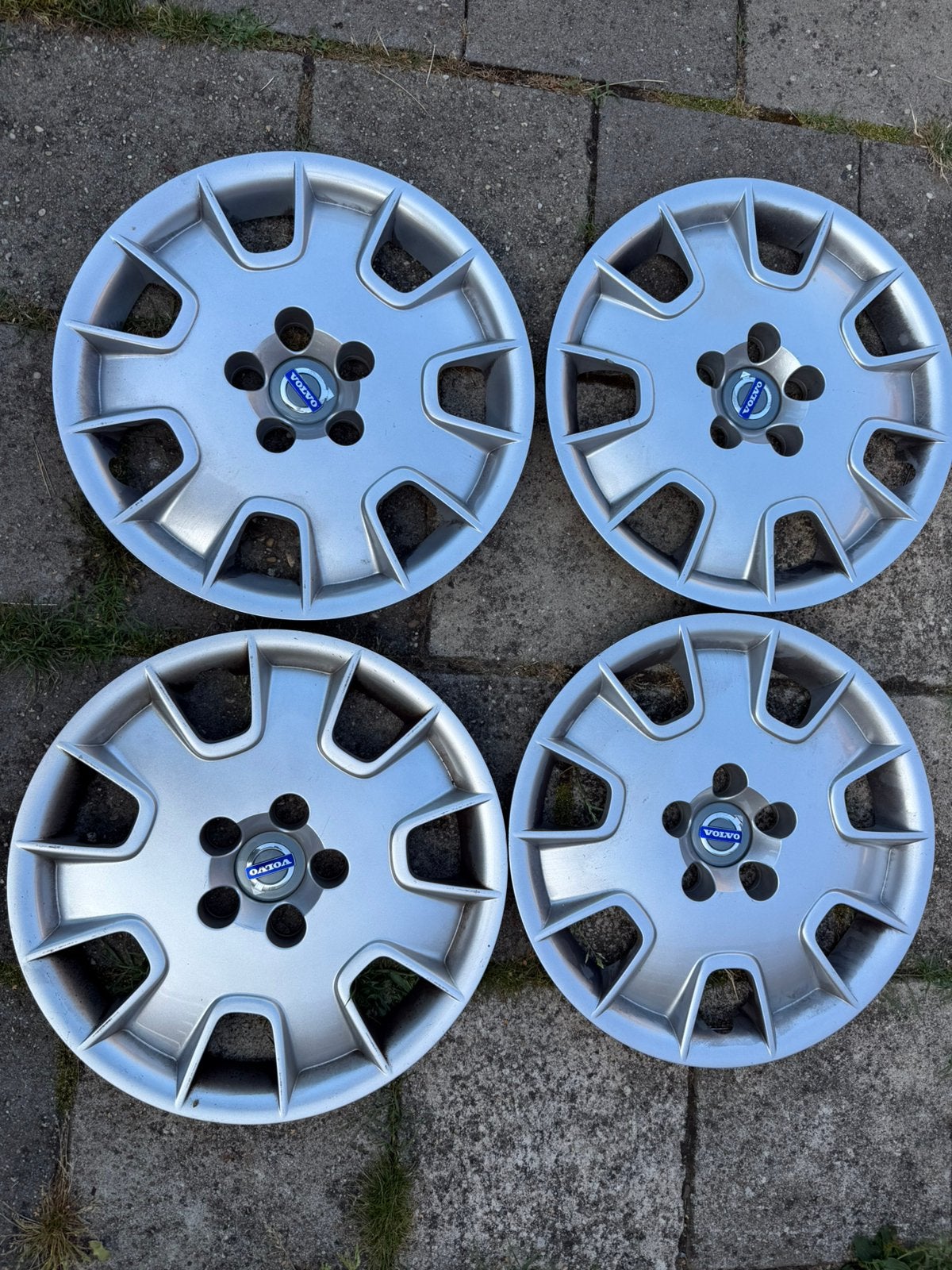 Wieldoppen volvo 16 inch, Ophalen of Verzenden, Zo goed als nieuw