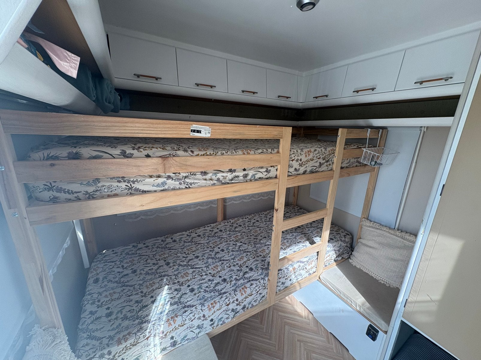Burstner Ventana 435tk avantgarde caravan | 5 personen, Caravans en Kamperen, Caravans, 750 - 1000 kg, Particulier, Bürstner, 4 tot 5 meter