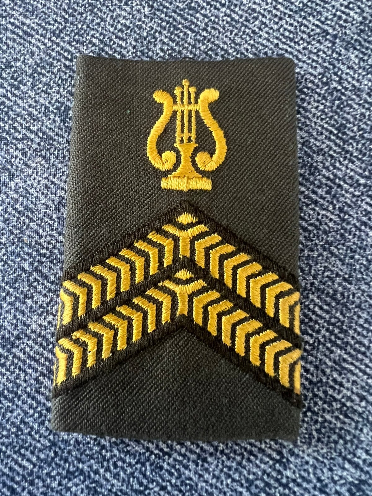 rangonderscheidingsteken GVT korporaal 1e klasse muzikant, Verzamelen, Ophalen of Verzenden, Landmacht, Nederland, Embleem of Badge