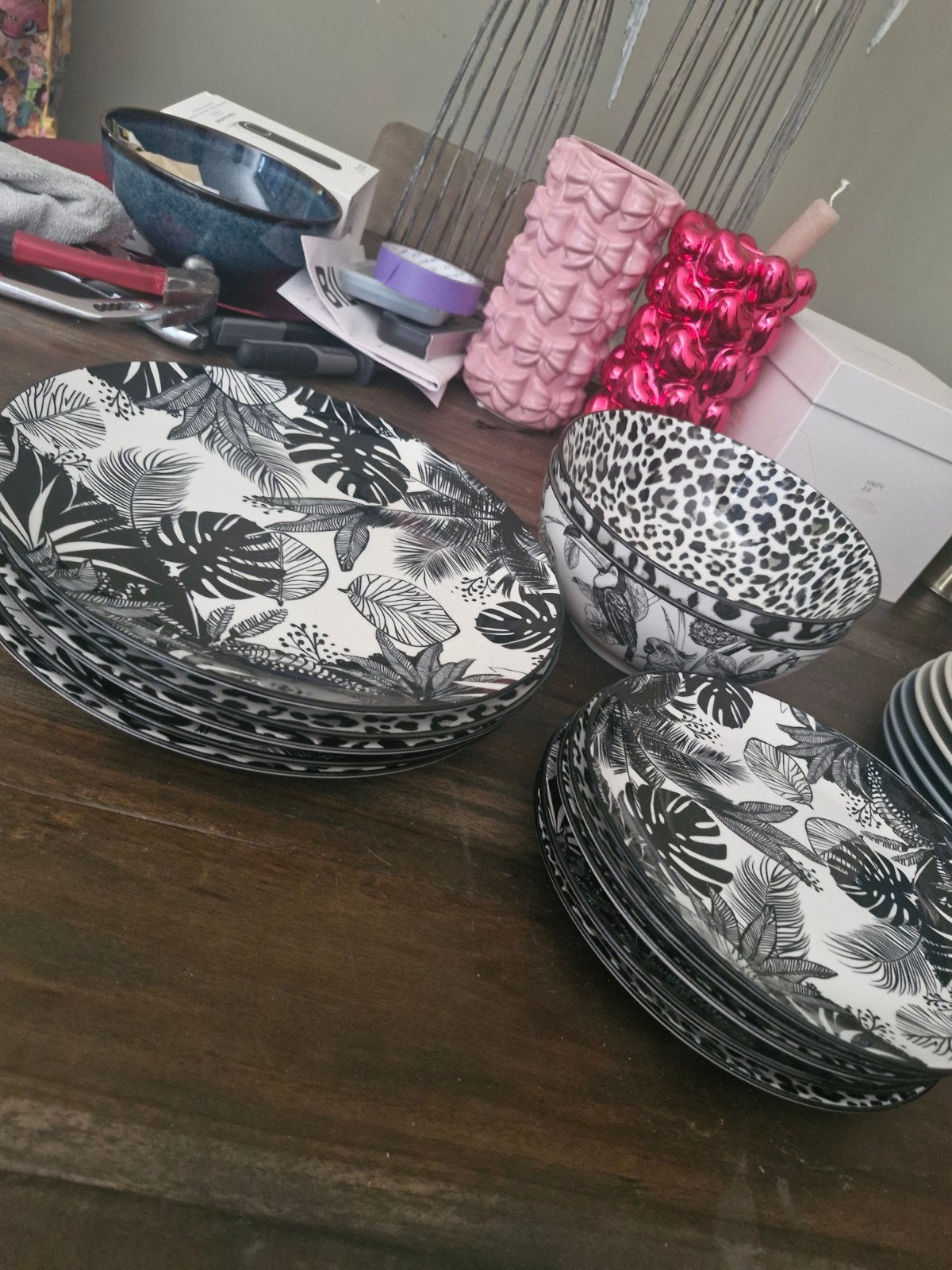 Servies met tropische bladeren en panterprint, Ophalen