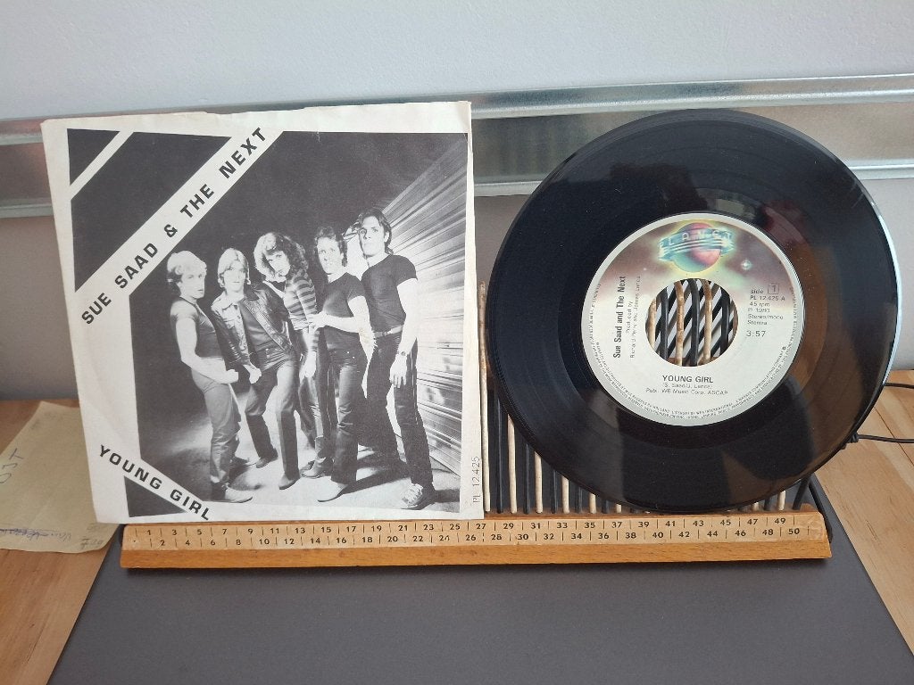 Sue Saad& the Next-Young girl(112) 1 euro vaste prijs, Ophalen of Verzenden, Zo goed als nieuw, 7 inch, Pop