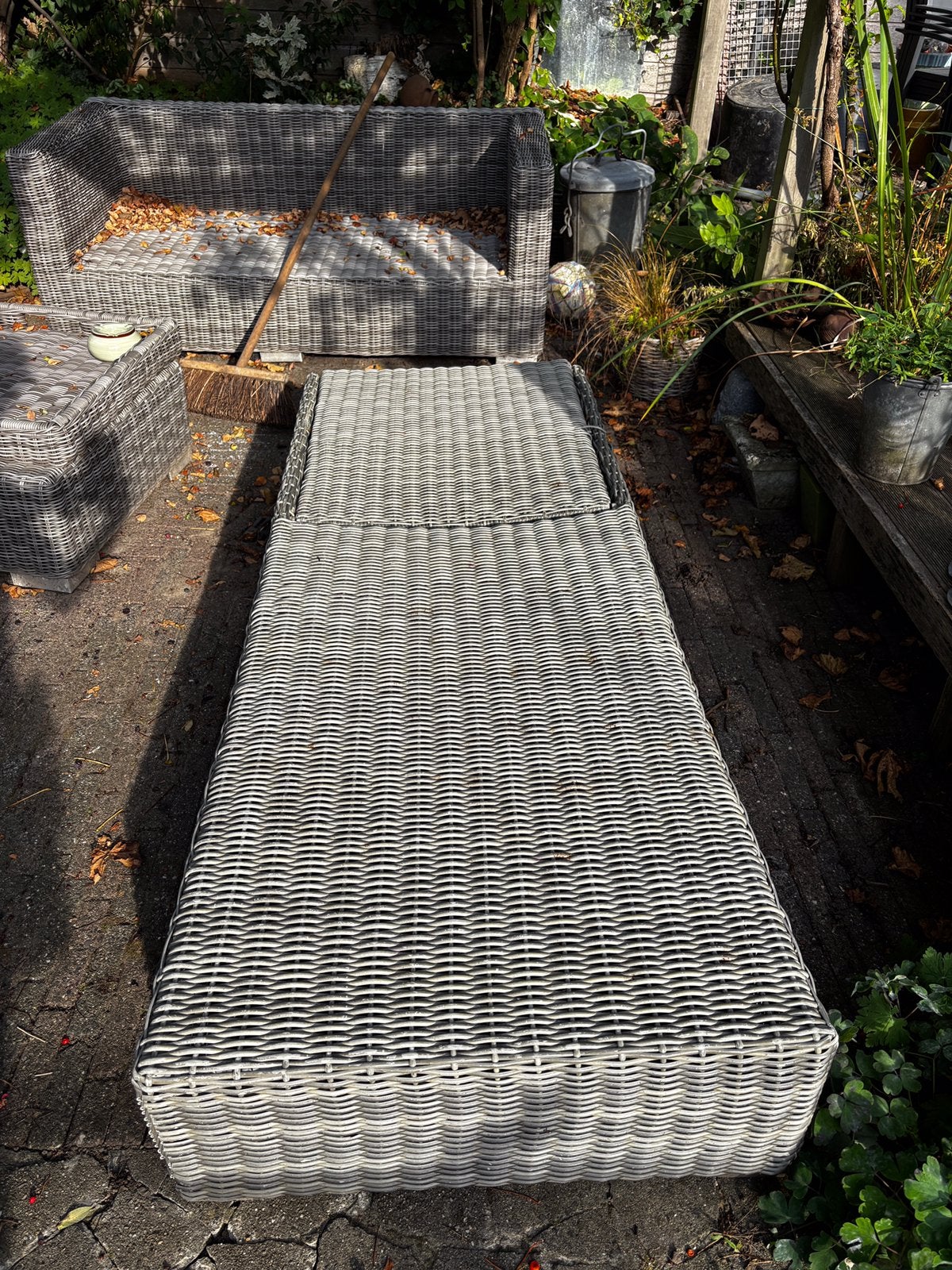 Wicker ligbed van Intratuin inclusief kussen en afdekhoes., Tuin en Terras, Ophalen, Gebruikt, Wicker, Verstelbaar