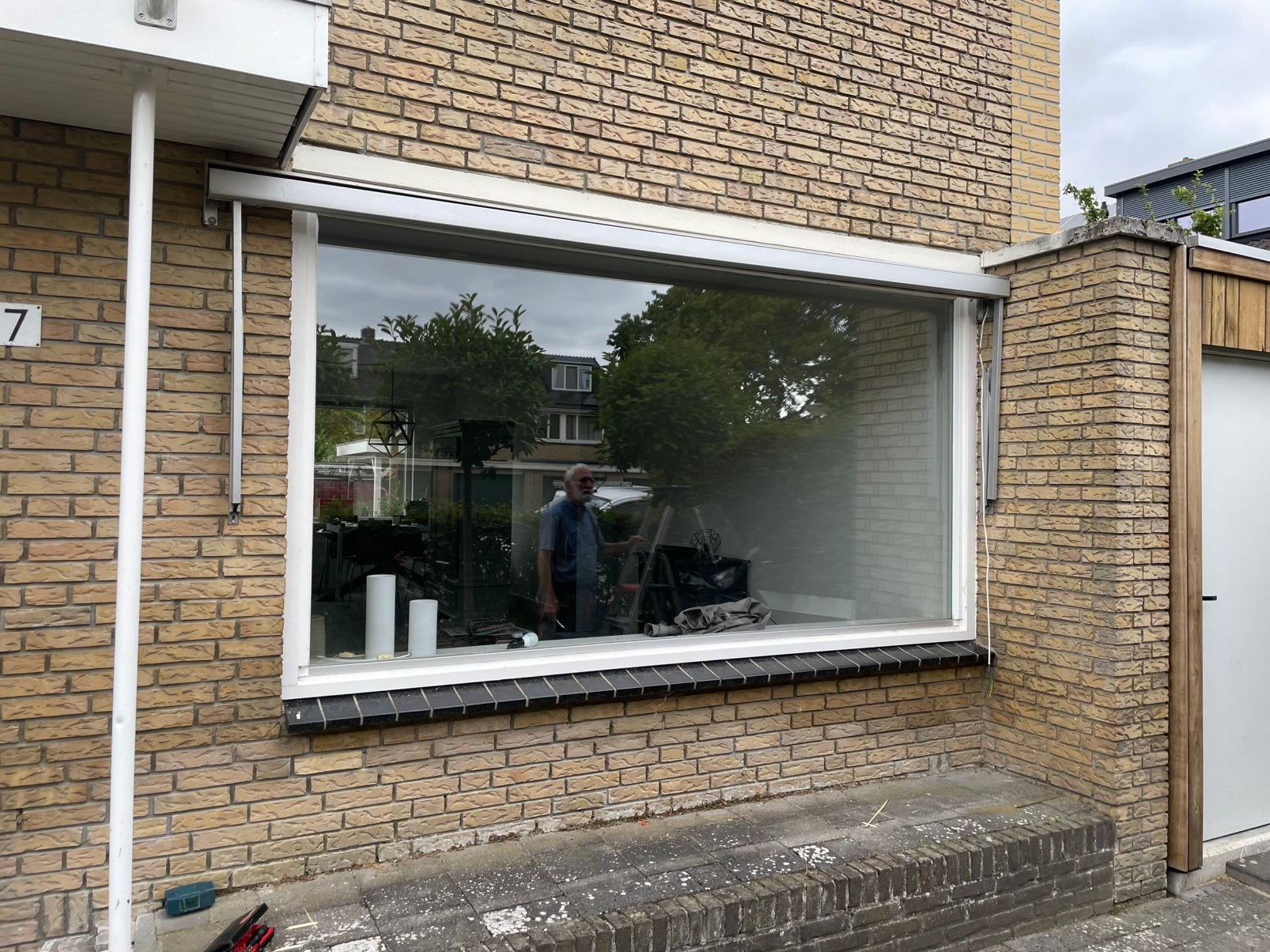 Uitvalscherm zonnescherm 327,5 cm, 100 cm uitval rood wit, Tuin en Terras, Ophalen, Gebruikt, Elektrisch, 250 cm tot 450 cm