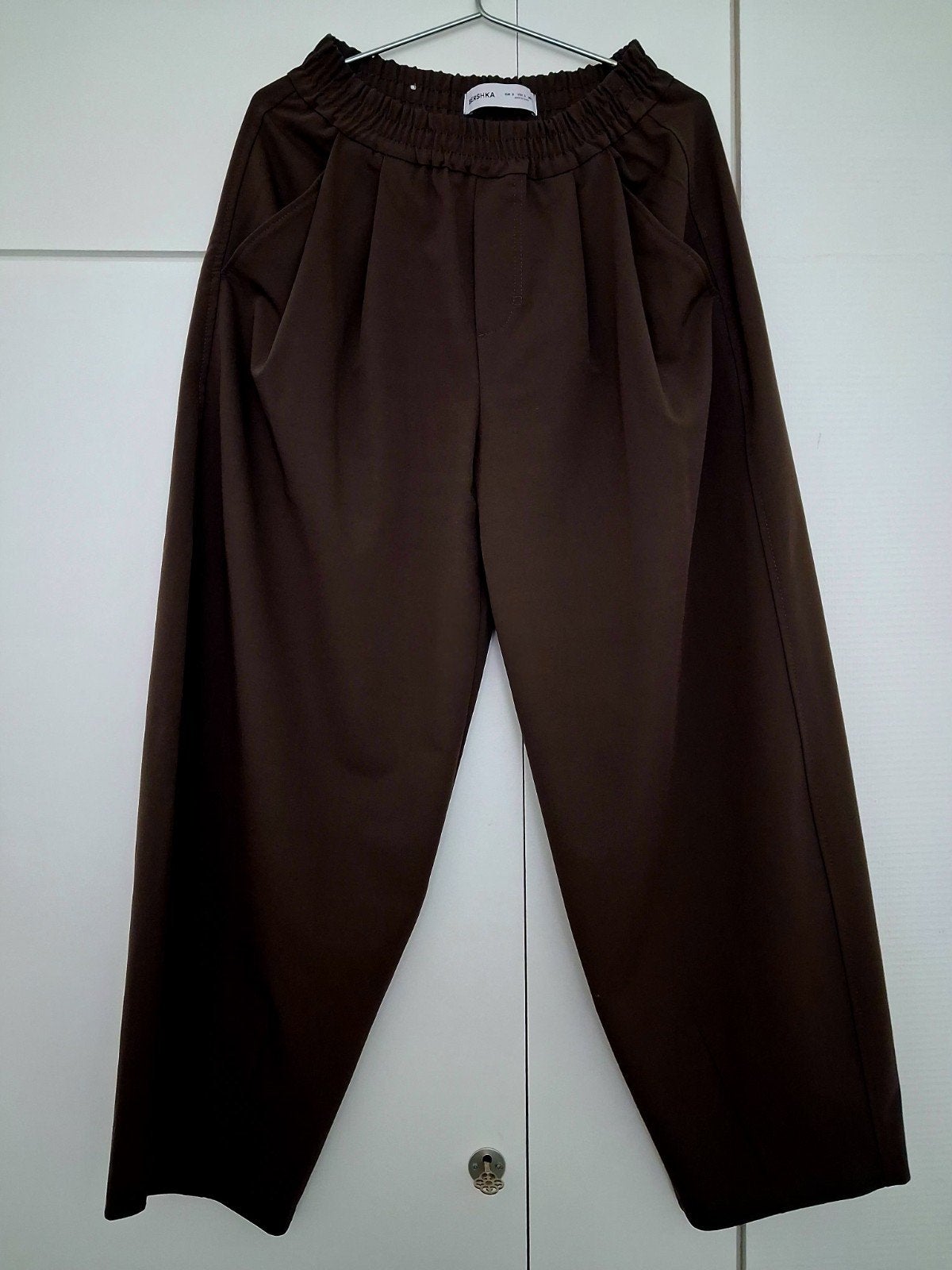 Bershka bruine wijde broek met elastische tailleband, Kleding | Dames, Bruin, Zo goed als nieuw, Maat 36 (S), Lang