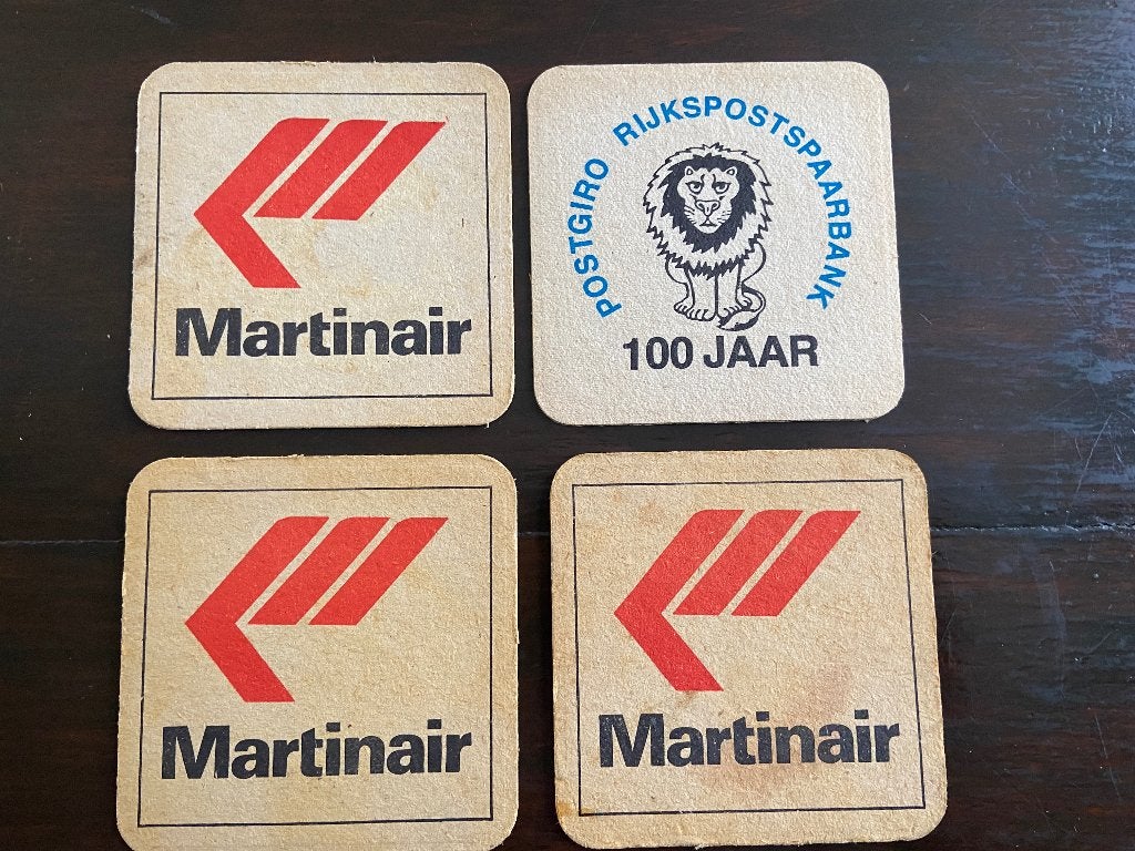 Martinair bierviltjes met op de achterkant 100 jaar postgiro, Ophalen of Verzenden, Gebruikt, Schaalmodel