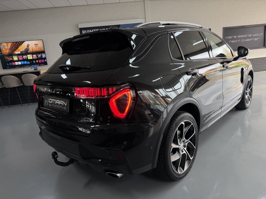 Lynk & Co 01 1.5 Plug-in Hybrid 261PK BLACK EDITION 360 CAM, Auto's, Automaat, Dealer onderhouden, Gebruikt, Zwart