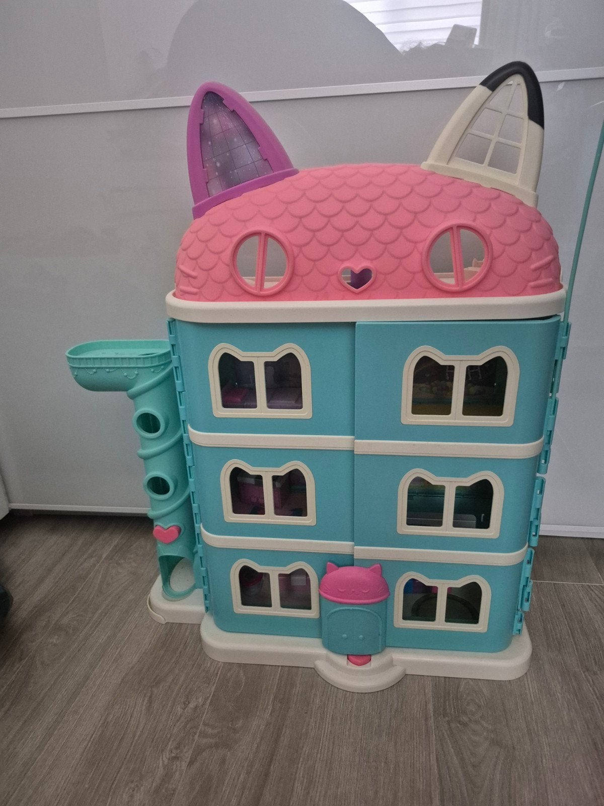 Gabby's poppenhuis dollhouse pop, Kinderen en Baby's, Speelgoed | Poppenhuizen, Ophalen, Gebruikt, Poppenhuis