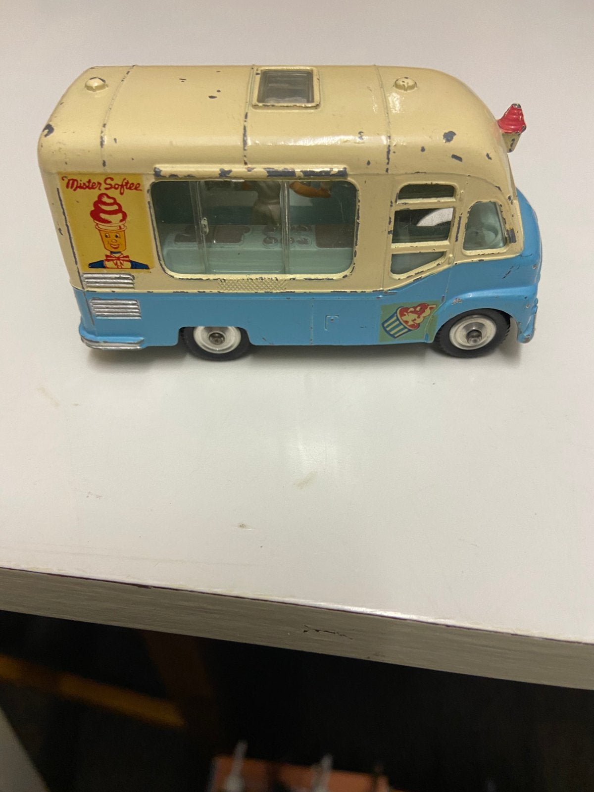 Corgi ijsco wagen met ijscoman, Ophalen of Verzenden