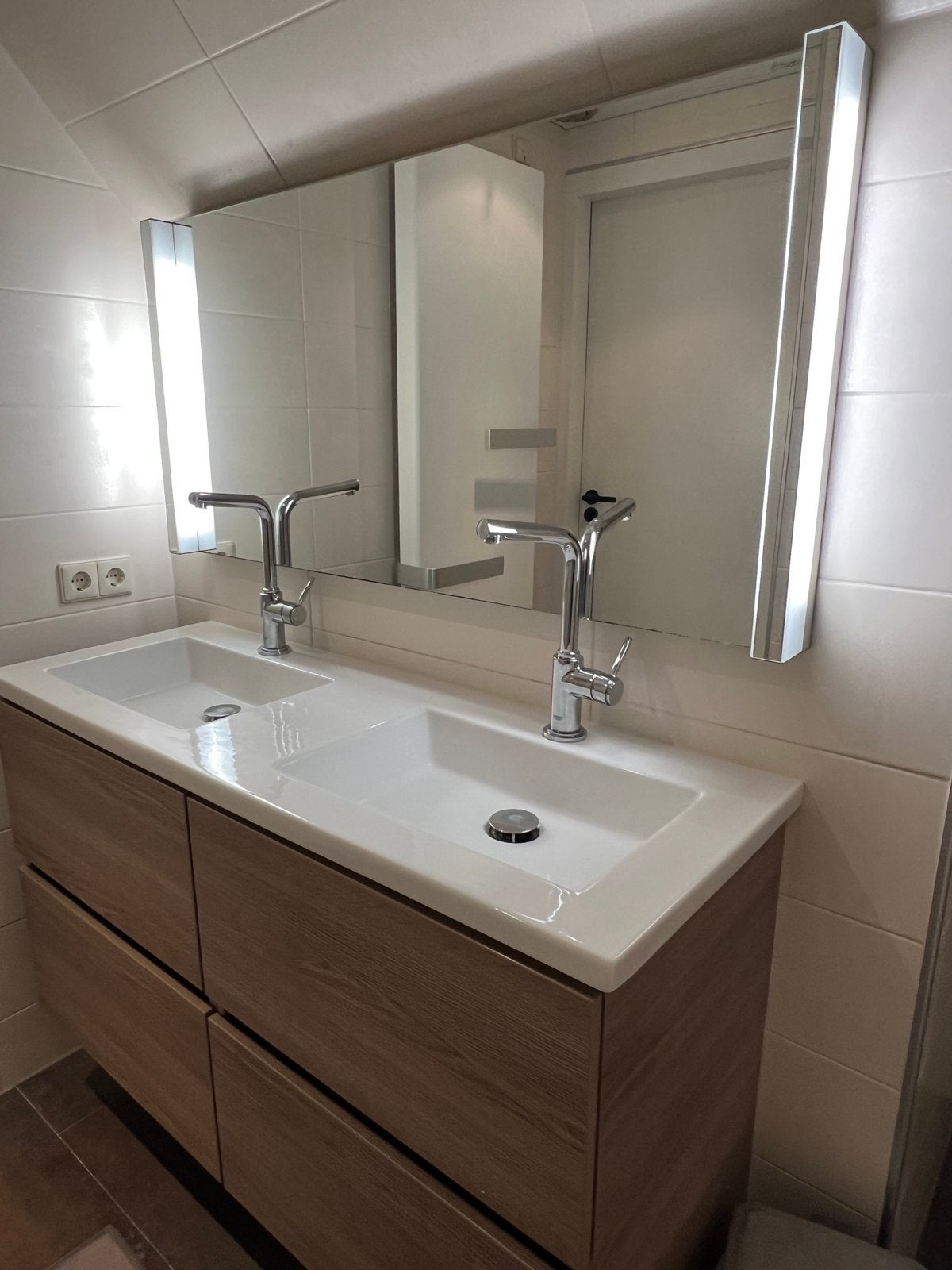 Mooie badkamerspiegel, douche kraan en handdoekenring, Huis en Inrichting, Badkamer | Badkamermeubels, Ophalen, Gebruikt, 100 tot 150 cm