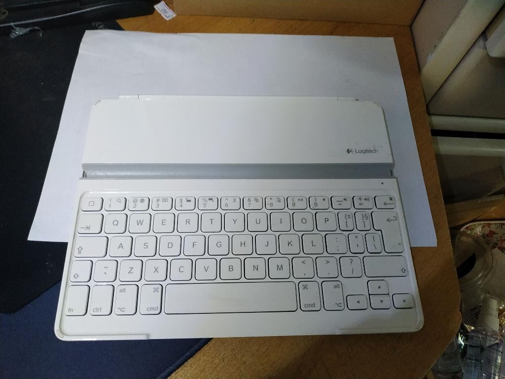 Logitech Ultradun toetsenbord, Computers en Software, Toetsenborden, Gebruikt, Logitech, Ophalen of Verzenden, Draadloos