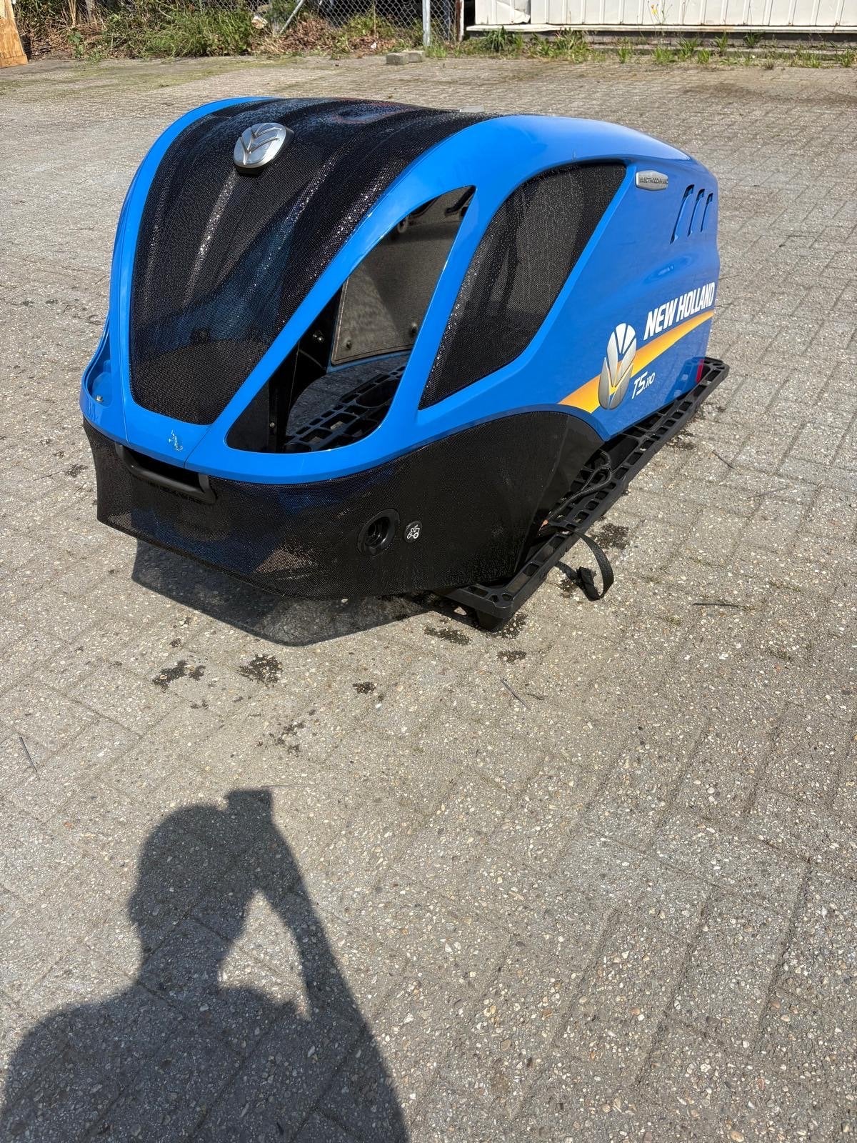 Beschadigde motorkap New Holland T5.110, Ophalen, Gebruikt