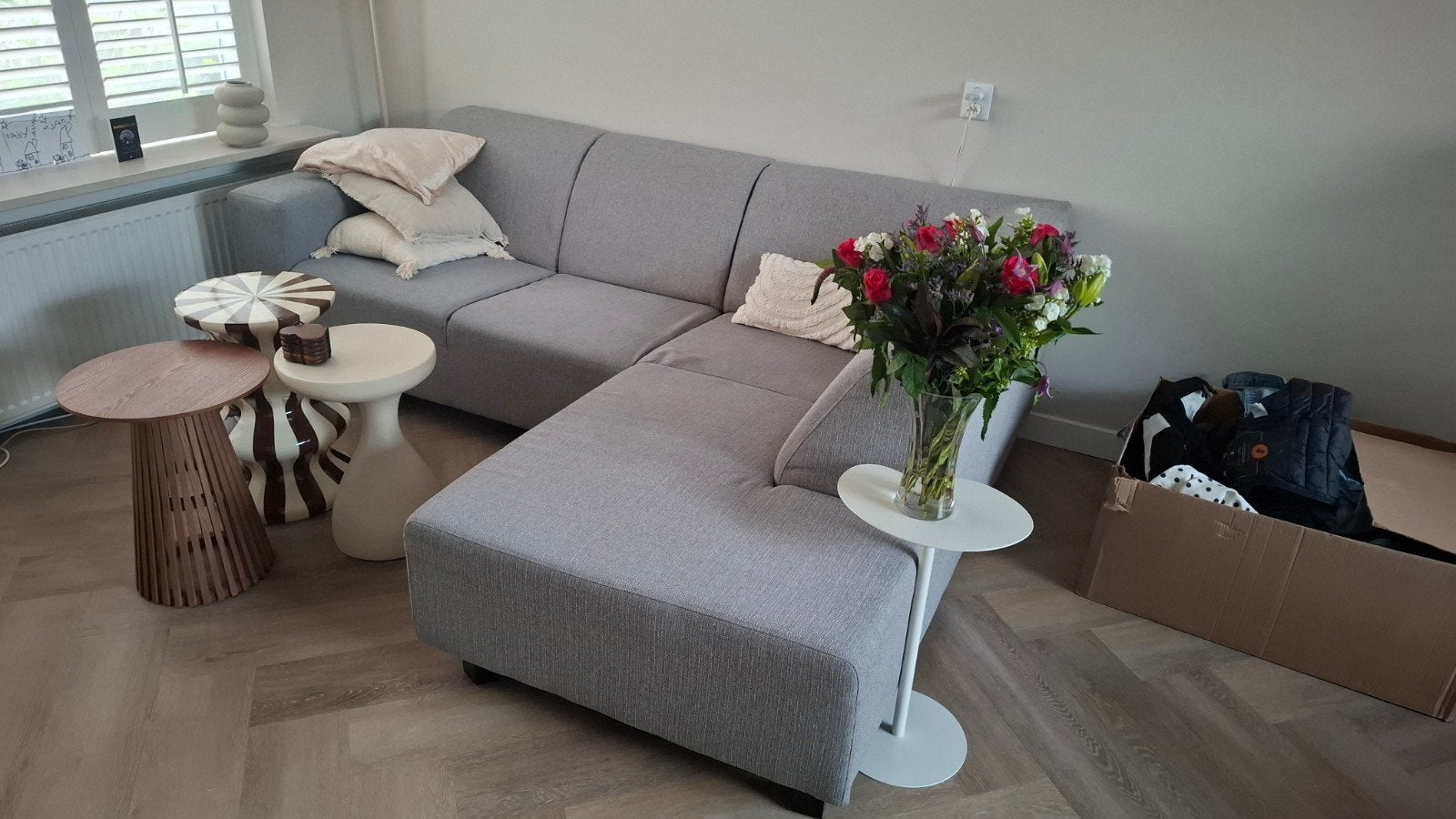 Nette hoekbank van 3 jaar oud in goede staat, Huis en Inrichting, Banken | Bankstellen, 250 tot 300 cm, Modern en comfortabel