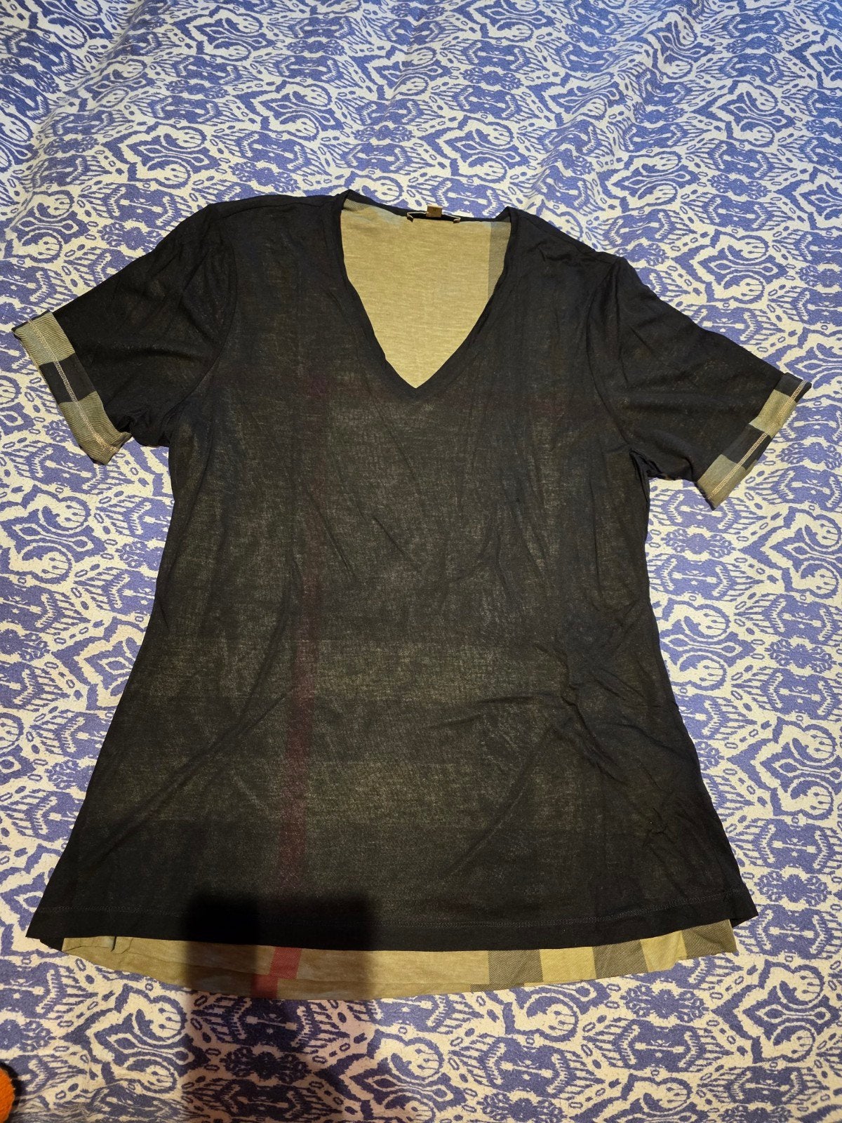 Burberry T-shirt met V-hals en Nova Check details, Zwart, Maat 42/44 (L), Ophalen of Verzenden, Zo goed als nieuw