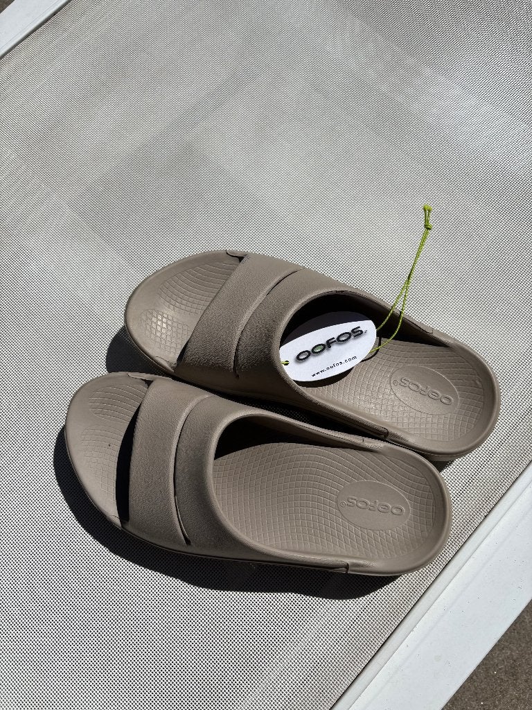 Slippers dames Oofos maat 39, Beige, Oofos, Zo goed als nieuw, Ophalen