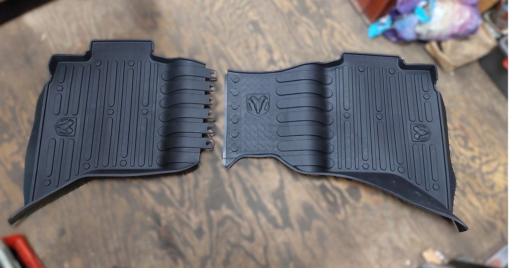 Dodge Ram Crew Cab rubber mat achter 2013-2018, PO Box 21-8004 | Auburn Hills, MI 48321-8004, Amerikaanse onderdelen, Nieuw, Ophalen of Verzenden