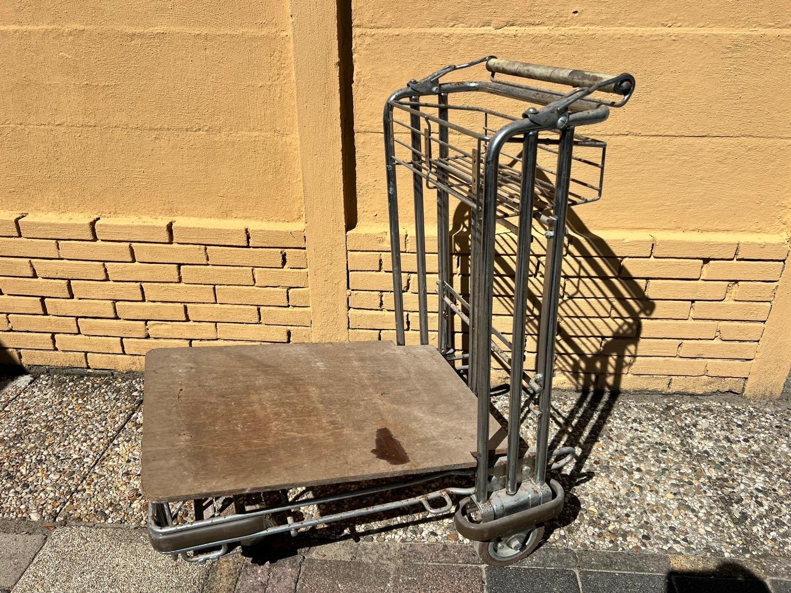 Originele vintage vliegveld bagagekar / luchthaven trolley, Doe-het-zelf en Verbouw, 100 liter of meer, Ophalen, Gebruikt, Transportkar
