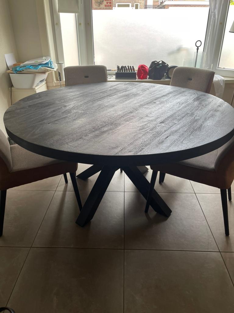 Ronde zwarte mangohouten tafel - 150 cm doorsnede, Huis en Inrichting, Tafels | Eettafels, Ophalen, Gebruikt, 100 tot 150 cm, 150 tot 200 cm