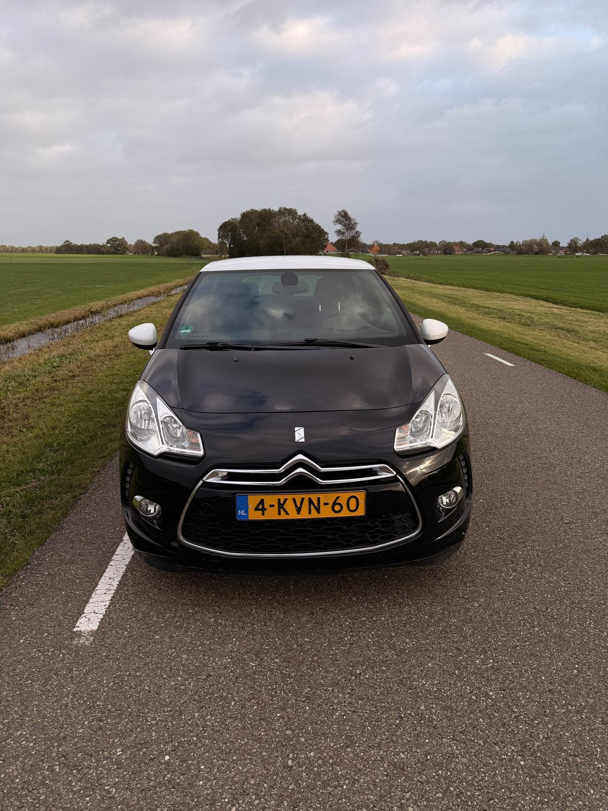 Citroën DS3 1.2 VTI 2013 Zwart, Auto's, Voorwielaandrijving, 40 €/maand, 1199 cc, Zwart