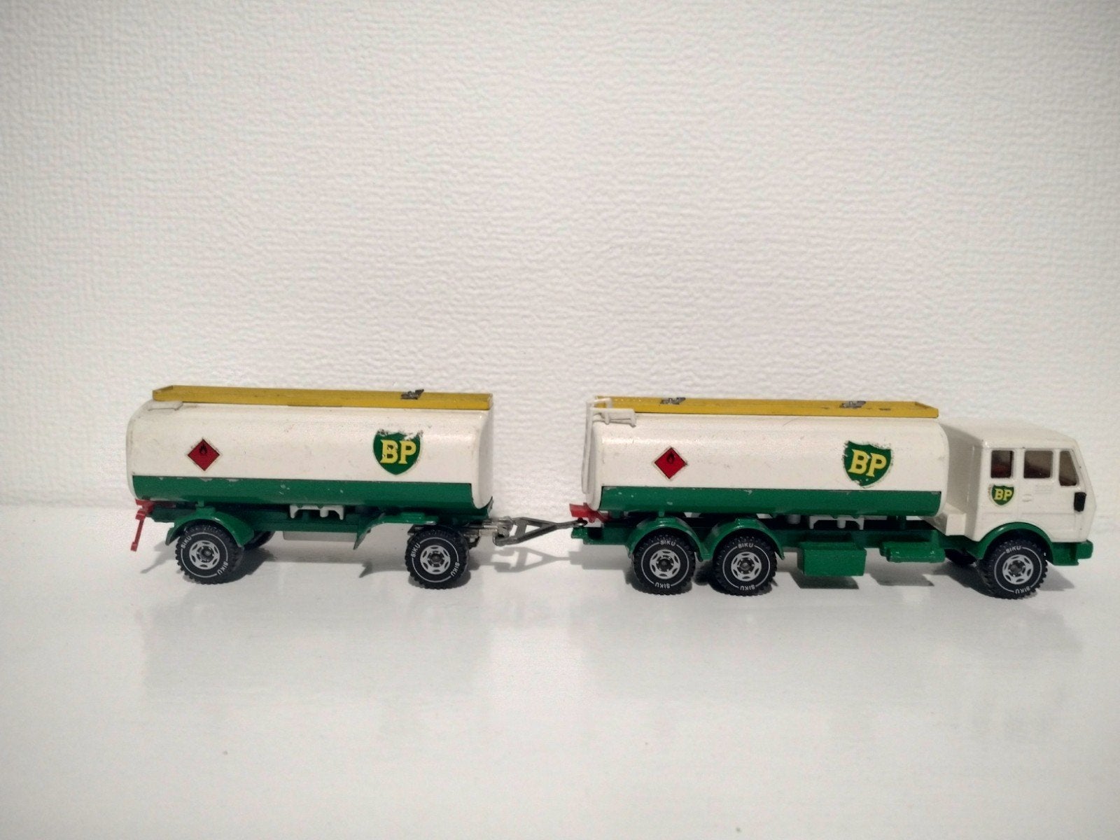 Mercedes BP tankwagen Siku 3718, Ophalen of Verzenden, Gebruikt, Bus of Vrachtwagen, SIKU
