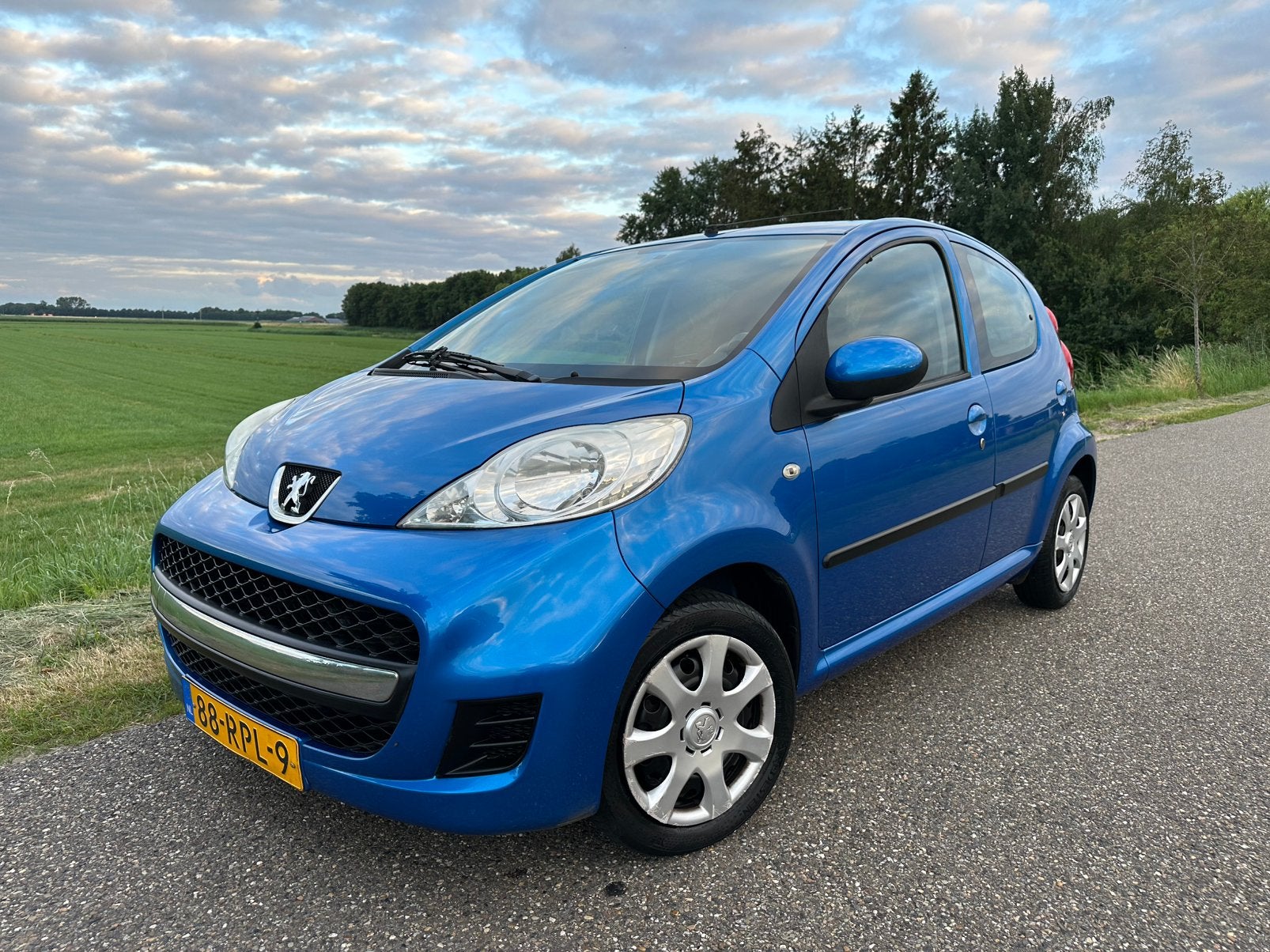 Peugeot 107 1.0-12V XS | 2011 | Airco | 5DR | Nieuwe Apk, Voorwielaandrijving, Stof, Zwart, Radio