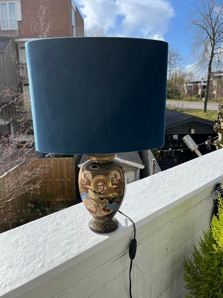 2 prachtige “ Chinese” schemerlampen met nieuwe kappen, Huis en Inrichting, Lampen | Tafellampen, Ophalen, Zo goed als nieuw, 50 tot 75 cm