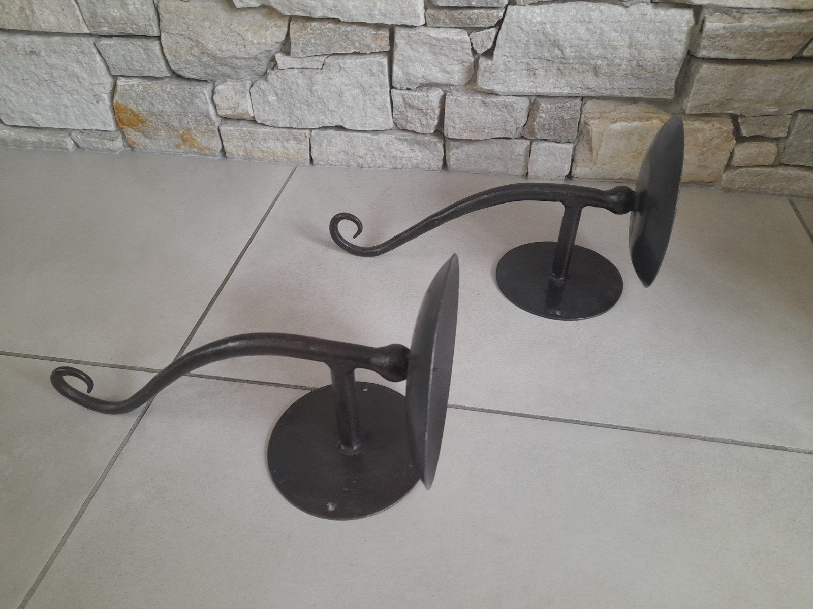 Twee prachtige zware muurkandelaars. Zwart., Huis en Inrichting, Gebruikt, 32 cm, Zwart, Ophalen of Verzenden