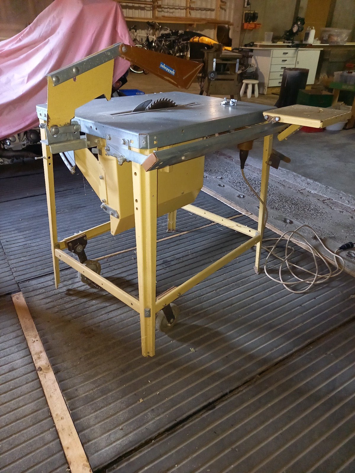 Scheppach Tafelzaagmachine 230V - Robuust en Krachtig, Doe-het-zelf en Verbouw, Gereedschap | Zaagmachines, Gebruikt, Cirkelzaag